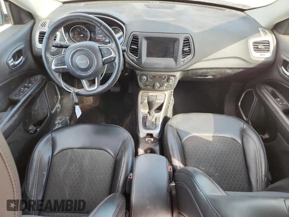 ✅ 2019 Jeep Compass Latitude • VIN: 3C4NJCBB8KT855926 • Lot: 89846255. Listed on Copart with 76,243 mi. Free auction sales archive from the USA and detailed vehicle history report at DreamBid. Image 8.