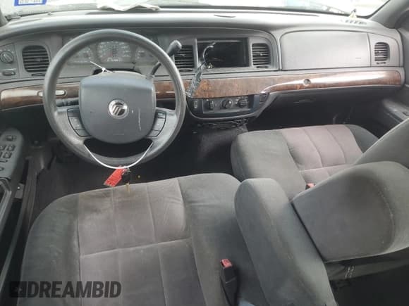 ✅ 2005 Mercury Grand Marquis GS • VIN: 2MEFM74W65X668740 • Lot: 90009965. Wystawiony na Copart z przebiegiem 91 658 mil. Bezpłatny archiwum sprzedaży aukcyjnych z USA i szczegółowy raport historii pojazdu na DreamBid. Zdjęcie 8.