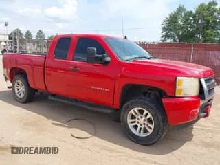 ✅ 2011 Chevrolet Silverado 1500 LS • VIN: 1GCRCREA1BZ350210 • Лот: 42850540. Опубликован ранее на IAAI с пробегом 346 770 миль. Бесплатный доступ к архиву аукционных продаж из США и подробный отчёт об истории автомобиля на DreamBid. Изображение 1.