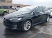 ✅ 2017 Tesla Model X 90D • VIN: 5YJXCBE27HF079059 • Lot: 43562486. Wystawiony na IAAI z przebiegiem 88 065 mil. Bezpłatny archiwum sprzedaży aukcyjnych z USA i szczegółowy raport historii pojazdu na DreamBid. Zdjęcie 21.