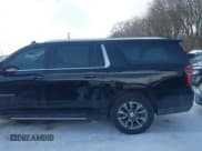 ✅ 2021 Chevrolet Suburban LT • VIN: 1GNSKCKD3MR266318 • Lot: 41333545. Wystawiony na IAAI z przebiegiem 125 032 mil. Bezpłatny archiwum sprzedaży aukcyjnych z USA i szczegółowy raport historii pojazdu na DreamBid. Zdjęcie 14.