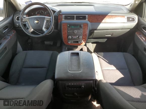 ✅ 2011 Chevrolet Suburban LS • VIN: 1GNSCHE08BR238949 • Lot: 74702004. Wystawiony na Copart z przebiegiem 147 451 mil. Bezpłatny archiwum sprzedaży aukcyjnych z USA i szczegółowy raport historii pojazdu na DreamBid. Zdjęcie 8.