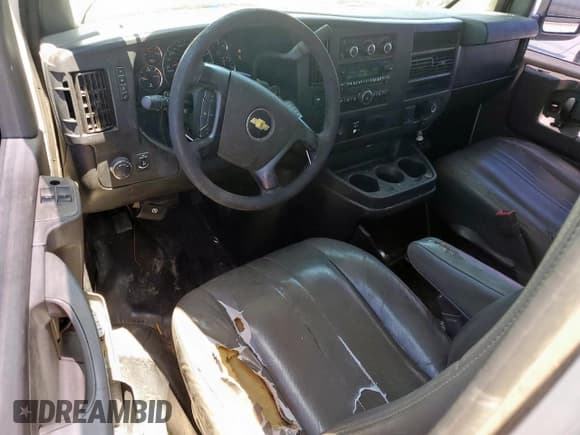 ✅ 2015 Chevrolet Express Cargo • VIN: 1GCWGGCF0F1164320 • Lot: 61208105. Listed on Copart with 276,014 mi. Free auction sales archive from the USA and detailed vehicle history report at DreamBid. Image 8.