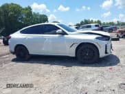 ✅ 2024 BMW X6 xDrive40i • VIN: 5UX33EX01R9S94278 • Lot: 42729709. Wystawiony na IAAI z przebiegiem 17 354 mil. Bezpłatny archiwum sprzedaży aukcyjnych z USA i szczegółowy raport historii pojazdu na DreamBid. Zdjęcie 13.