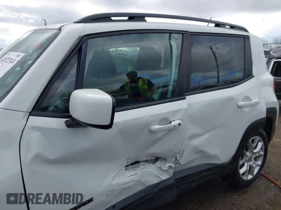 ✅ 2017 Jeep Renegade Latitude • VIN: ZACCJABB9HPG51308 • Lot: 42072314. Listed on IAAI with 102,849 mi. Free auction sales archive from the USA and detailed vehicle history report at DreamBid. Image 14.