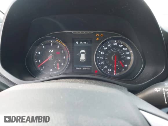 2020 Hyundai Veloster z VIN KMHT36AHXLU004187, wystawiony jako IAAI lot #41602560 z przebiegiem 50 651 mil mil oraz . Historia ofert i sprzedaży dostępna na DreamBid. Obrazek 7.