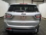 ✅ 2022 Jeep Compass Latitude • VIN: 3C4NJDBB3NT182070 • Lot: 85905135. Wystawiony na Copart z przebiegiem 55 625 mil. Bezpłatny archiwum sprzedaży aukcyjnych z USA i szczegółowy raport historii pojazdu na DreamBid. Zdjęcie 6.