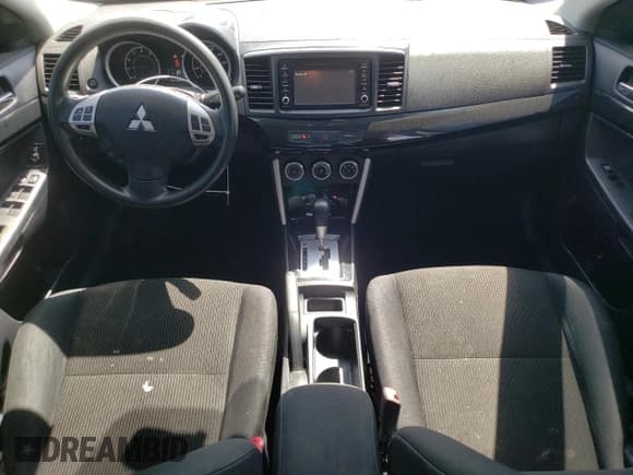 ✅ 2017 Mitsubishi Lancer ES • VIN: JA32U2FUXHU014607 • Lot: 80101395. Wystawiony na Copart z przebiegiem 135 025 mil. Bezpłatny archiwum sprzedaży aukcyjnych z USA i szczegółowy raport historii pojazdu na DreamBid. Zdjęcie 8.