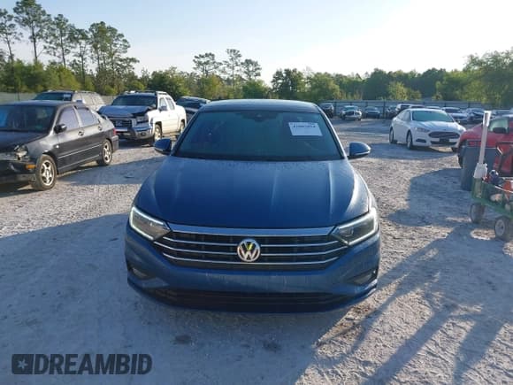 ✅ 2019 Volkswagen Jetta SEL Premium • VIN: 3VWG57BU2KM084568 • Lot: 42002054. Wystawiony na IAAI z przebiegiem 64 798 mil. Bezpłatny archiwum sprzedaży aukcyjnych z USA i szczegółowy raport historii pojazdu na DreamBid. Zdjęcie 12.