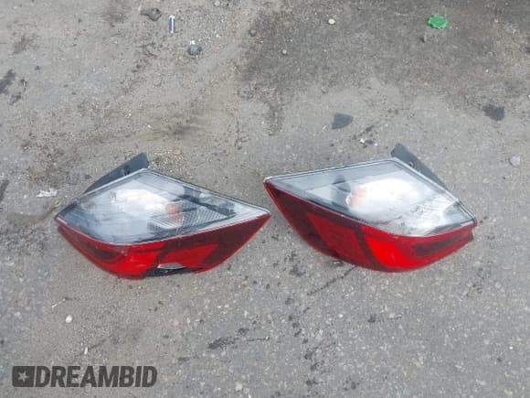 ✅ 2019 Honda Insight LX • VIN: 19XZE4F14KE012873 • Lot: 43430283. Wystawiony na IAAI z przebiegiem 50 711 mil. Bezpłatny archiwum sprzedaży aukcyjnych z USA i szczegółowy raport historii pojazdu na DreamBid. Zdjęcie 12.