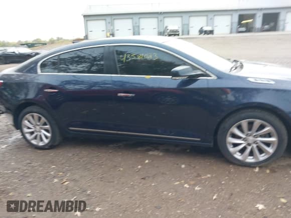 ✅ 2016 Buick LaCrosse Leather • VIN: 1G4GB5G39GF211643 • Lot: 43581023. Listed on IAAI with 186,444 mi. Free auction sales archive from the USA and detailed vehicle history report at DreamBid. Image 14.