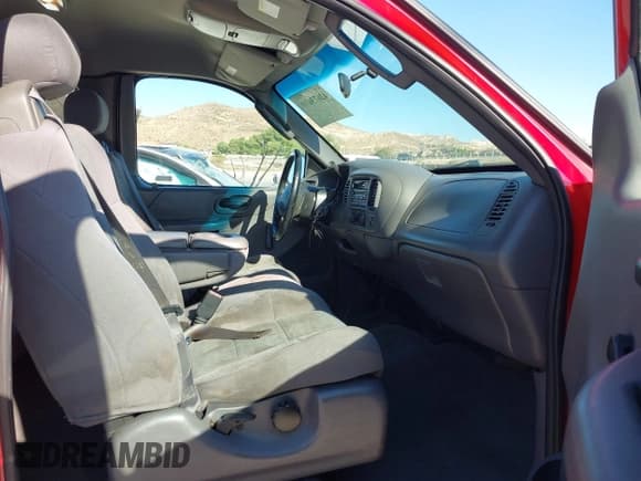 ✅ 2003 Ford F-150 XL • VIN: 2FTRX17213CA25521 • Lot: 42673697. Wystawiony na IAAI z przebiegiem 217 883 mil. Bezpłatny archiwum sprzedaży aukcyjnych z USA i szczegółowy raport historii pojazdu na DreamBid. Zdjęcie 5.