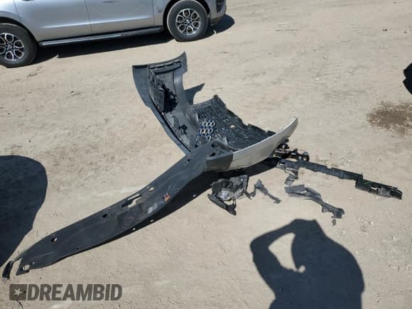 ✅ 2015 Chevrolet Suburban LT • VIN: 1GNSKJKC3FR226190 • Lot: 83808735. Wystawiony na Copart z przebiegiem 243 267 mil. Bezpłatny archiwum sprzedaży aukcyjnych z USA i szczegółowy raport historii pojazdu na DreamBid. Zdjęcie 13.