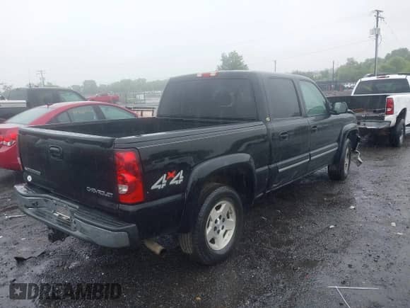 2004 Chevrolet Silverado 1500 Z71 with VIN 2GCEK13T541387408, listed as a IAAI auction lot 42353134 with 306,953 mi miles and . Bid and sale history available at DreamBid. Image 4.