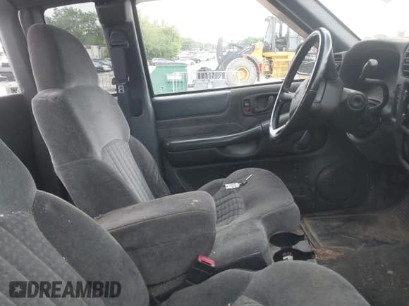 ✅ 2002 Chevrolet S-10 • VIN: 1GCCS19W228255175 • Лот: 42170832. Опубликован ранее на IAAI с пробегом 250 224 миль. Бесплатный доступ к архиву аукционных продаж из США и подробный отчёт об истории автомобиля на DreamBid. Изображение 5.