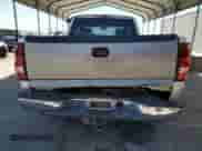 2006 Chevrolet Silverado 1500 LT2 z VIN 2GCEC19T361108349, wystawiony jako Copart lot #62504375 z przebiegiem 416 192 mil mil oraz Szkoda całkowita • Salvage title. Historia ofert i sprzedaży dostępna na DreamBid. Obrazek 6.