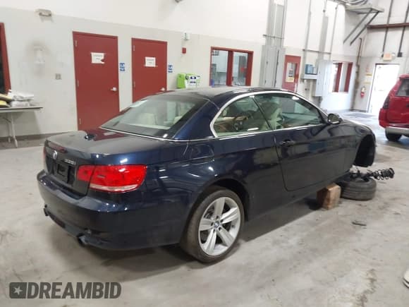 ✅ 2007 BMW 3 Series 335i • VIN: WBAWL73577PX50785 • Lot: 42735475. Wystawiony na IAAI z przebiegiem 116 016 mil. Bezpłatny archiwum sprzedaży aukcyjnych z USA i szczegółowy raport historii pojazdu na DreamBid. Zdjęcie 4.