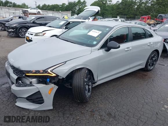 ✅ 2024 Kia K5 GT-Line • VIN: 5XXG64J22RG257015 • Lot: 42693675. Wystawiony na IAAI z przebiegiem 13 141 mil. Bezpłatny archiwum sprzedaży aukcyjnych z USA i szczegółowy raport historii pojazdu na DreamBid. Zdjęcie 2.