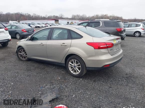✅ 2015 Ford Focus SE • VIN: 1FADP3F28FL382363 • Lot: 43733904. Listed on IAAI with 103,684 mi. Free auction sales archive from the USA and detailed vehicle history report at DreamBid. Image 3.