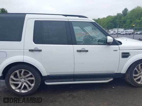 ✅ 2016 Land Rover LR4 HSE • VIN: SALAG2V65GA827367 • Lot: 42351913. Listed on IAAI with 108,481 mi. Free auction sales archive from the USA and detailed vehicle history report at DreamBid. Image 13.