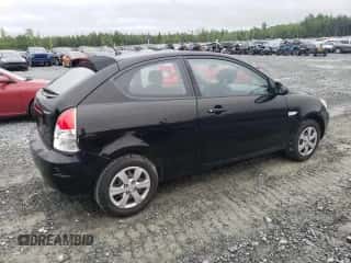 2009 Hyundai Accent L z VIN KMHCN35C09U136021, wystawiony jako Copart lot #60409544 z przebiegiem 150 022 mil mil oraz Czysty tytuł • Clean title. Historia ofert i sprzedaży dostępna na DreamBid. Obrazek 3.