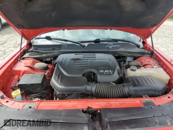 ✅ 2018 Dodge Challenger SXT • VIN: 2C3CDZAG4JH298295 • Lot: 63216974. Wystawiony na Copart z przebiegiem 90 598 mil. Bezpłatny archiwum sprzedaży aukcyjnych z USA i szczegółowy raport historii pojazdu na DreamBid. Zdjęcie 13.