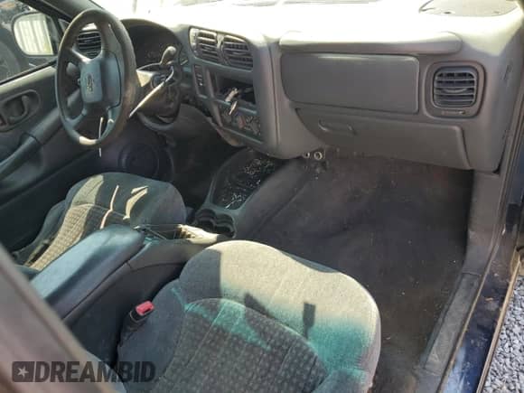 1999 Chevrolet S-10 LS с VIN 1GCDT19X3X8155331, выставлен на аукционе Copart как лот 70182085 с пробегом 209 815 миль миль и Списание • Salvage title. История ставок и продаж доступна на DreamBid. Изображение 8.