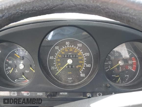 ✅ 1985 Mercedes-Benz 380 • VIN: WDBBA45C7FA021767 • Lot: 42233781. Listed on IAAI with 101,833 mi. Free auction sales archive from the USA and detailed vehicle history report at DreamBid. Image 7.