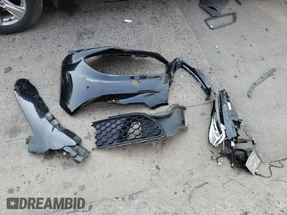 ✅ 2022 Alfa Romeo Giulia Ti • VIN: ZARFAMBN0N7653455 • Lot: 75548204. Wystawiony na Copart z przebiegiem 21 735 mil. Bezpłatny archiwum sprzedaży aukcyjnych z USA i szczegółowy raport historii pojazdu na DreamBid. Zdjęcie 12.