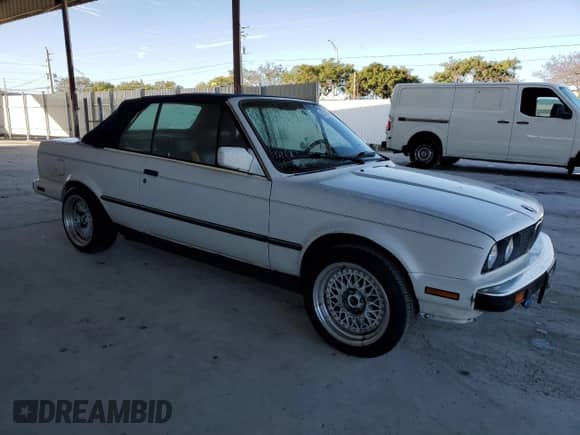 1990 BMW 3 Series z VIN WBABB2317LEC22917, wystawiony jako Copart lot #85798864 z przebiegiem 123 550 mil mil oraz Czysty tytuł • Clean title. Historia ofert i sprzedaży dostępna na DreamBid. Obrazek 4.