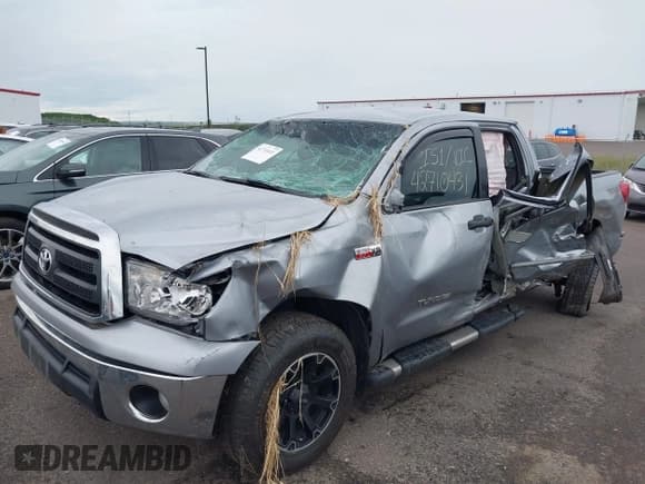✅ 2012 Toyota Tundra • VIN: 5TFUW5F19CX215935 • Lot: 42710431. Wystawiony na IAAI z przebiegiem 142 484 mil. Bezpłatny archiwum sprzedaży aukcyjnych z USA i szczegółowy raport historii pojazdu na DreamBid. Zdjęcie 2.