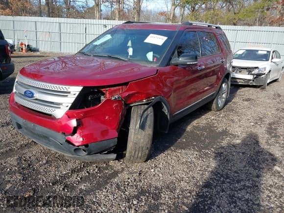 ✅ 2015 Ford Explorer XLT • VIN: 1FM5K8D86FGC44858 • Lot: 41471976. Wystawiony na IAAI z przebiegiem 130 192 mil. Bezpłatny archiwum sprzedaży aukcyjnych z USA i szczegółowy raport historii pojazdu na DreamBid. Zdjęcie 17.