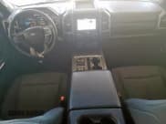 ✅ 2019 Ford Expedition XLT • VIN: 1FMJU1JT8KEA65803 • Lot: 91262665. Wystawiony na Copart z przebiegiem 101 396 mil. Bezpłatny archiwum sprzedaży aukcyjnych z USA i szczegółowy raport historii pojazdu na DreamBid. Zdjęcie 8.