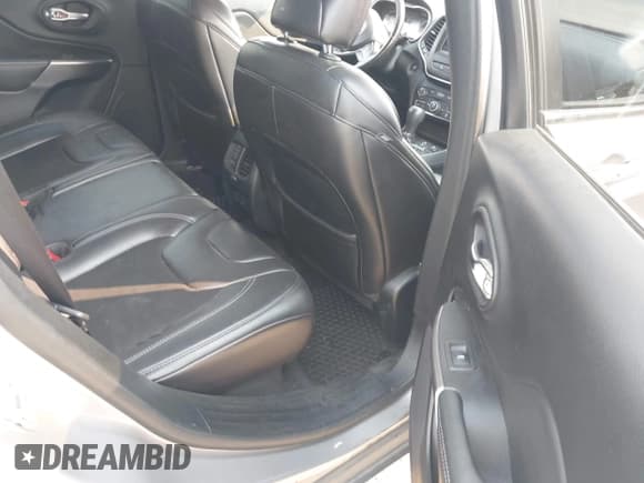 ✅ 2019 Jeep Cherokee Latitude Plus • VIN: 1C4PJMLB3KD288043 • Лот: 43130930. Опубликован ранее на IAAI с пробегом 193 872 миль. Бесплатный доступ к архиву аукционных продаж из США и подробный отчёт об истории автомобиля на DreamBid. Изображение 8.