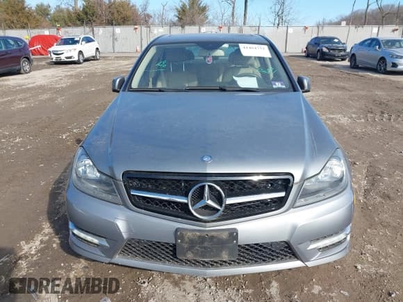 ✅ 2013 Mercedes-Benz C 300 Sport • VIN: WDDGF8AB8DR251772 • Lot: 41464772. Wystawiony na IAAI z przebiegiem 70 950 mil. Bezpłatny archiwum sprzedaży aukcyjnych z USA i szczegółowy raport historii pojazdu na DreamBid. Zdjęcie 12.