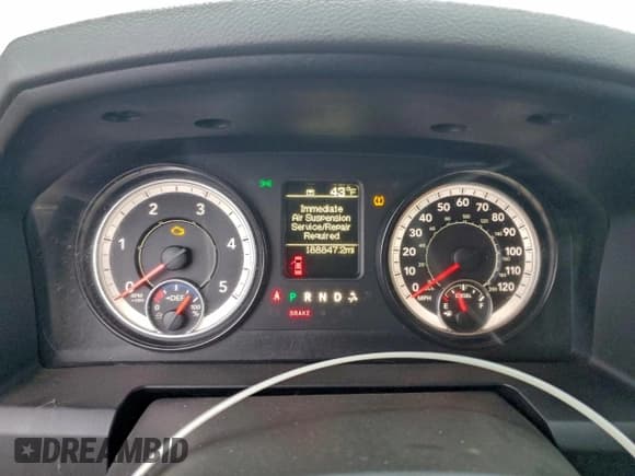 ✅ 2016 Ram 1500 Tradesman • VIN: 1C6RR7KM4GS320434 • Lot: 94348105. Wystawiony na Copart z przebiegiem 188 847 mil. Bezpłatny archiwum sprzedaży aukcyjnych z USA i szczegółowy raport historii pojazdu na DreamBid. Zdjęcie 9.