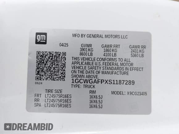 ✅ 2025 Chevrolet Express Cargo • VIN: 1GCWGAFPXS1187289 • Lot: 43699769. Wystawiony na IAAI z przebiegiem 9 913 mil. Bezpłatny archiwum sprzedaży aukcyjnych z USA i szczegółowy raport historii pojazdu na DreamBid. Zdjęcie 9.