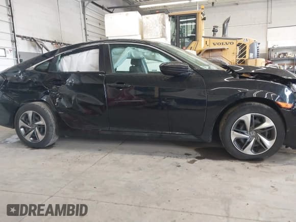 ✅ 2019 Honda Civic LX • VIN: 2HGFC2F66KH507753 • Lot: 43430973. Listed on IAAI with 47,311 mi. Free auction sales archive from the USA and detailed vehicle history report at DreamBid. Image 14.