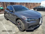 ✅ 2024 Alfa Romeo Stelvio Ti • VIN: ZASPAKBN4R7D76423 • Lot: 71285945. Wystawiony na Copart z przebiegiem 7 178 mil. Bezpłatny archiwum sprzedaży aukcyjnych z USA i szczegółowy raport historii pojazdu na DreamBid. Zdjęcie 4.