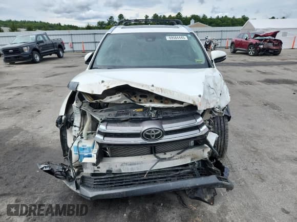 ✅ 2018 Toyota Highlander Limited Platinum • VIN: 5TDDZRFHXJS872029 • Lot: 69584445. Wystawiony na Copart z przebiegiem 94 033 mil. Bezpłatny archiwum sprzedaży aukcyjnych z USA i szczegółowy raport historii pojazdu na DreamBid. Zdjęcie 5.