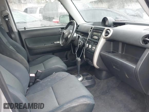 ✅ 2006 Scion xB • VIN: JTLKT324064092783 • Lot: 41498616. Wystawiony na IAAI z przebiegiem 231 380 mil. Bezpłatny archiwum sprzedaży aukcyjnych z USA i szczegółowy raport historii pojazdu na DreamBid. Zdjęcie 5.