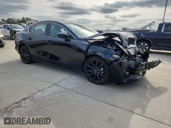 ✅ 2025 Mazda 3 S Select Sport • VIN: 3MZBPABM1SM473686 • Lot: 82748045. Wystawiony na Copart z przebiegiem 6 785 mil. Bezpłatny archiwum sprzedaży aukcyjnych z USA i szczegółowy raport historii pojazdu na DreamBid. Zdjęcie 4.