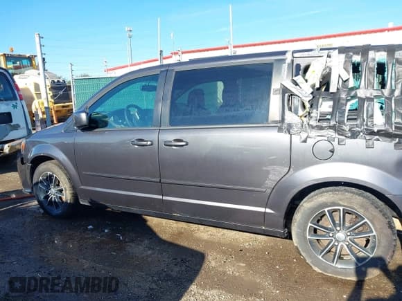 ✅ 2017 Dodge Grand Caravan SE • VIN: 2C4RDGBG9HR568358 • Lot: 43417063. Wystawiony na IAAI z przebiegiem 202 423 mil. Bezpłatny archiwum sprzedaży aukcyjnych z USA i szczegółowy raport historii pojazdu na DreamBid. Zdjęcie 14.