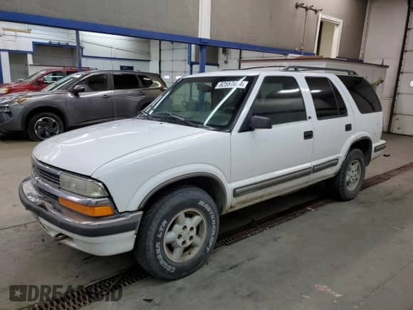 1998 Chevrolet Blazer LT с VIN 1GNDT13W4W2161227, выставлен на аукционе Copart как лот 82557684 с пробегом Не указан миль и Списание • Salvage title. История ставок и продаж доступна на DreamBid. Изображение 1.