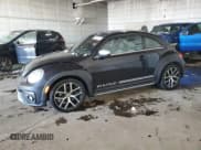 ✅ 2016 Volkswagen Beetle Dune • VIN: 3VWS17AT9GM630269 • Lot: 45906715. Wystawiony na Copart z przebiegiem 83 792 mil. Bezpłatny archiwum sprzedaży aukcyjnych z USA i szczegółowy raport historii pojazdu na DreamBid. Zdjęcie 1.