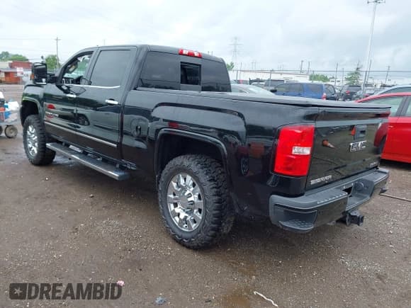 ✅ 2017 GMC Sierra 2500HD Denali • VIN: 1GT12UEY8HF213419 • Лот: 42720346. Опубликован ранее на IAAI с пробегом 169 799 миль. Бесплатный доступ к архиву аукционных продаж из США и подробный отчёт об истории автомобиля на DreamBid. Изображение 3.