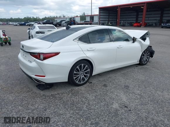 ✅ 2019 Lexus ES 350 • VIN: 58ABZ1B1XKU034053 • Lot: 43022843. Wystawiony na IAAI z przebiegiem 47 259 mil. Bezpłatny archiwum sprzedaży aukcyjnych z USA i szczegółowy raport historii pojazdu na DreamBid. Zdjęcie 4.