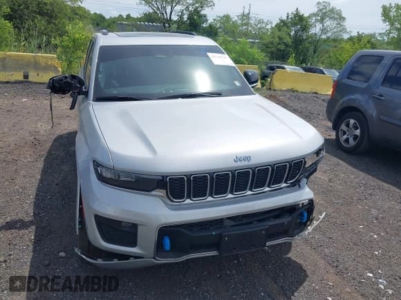 ✅ 2023 Jeep Grand Cherokee Overland • VIN: 1C4RJYD64PC595705 • Lot: 42743737. Listed on IAAI with 31,028 mi. Free auction sales archive from the USA and detailed vehicle history report at DreamBid. Image 12.