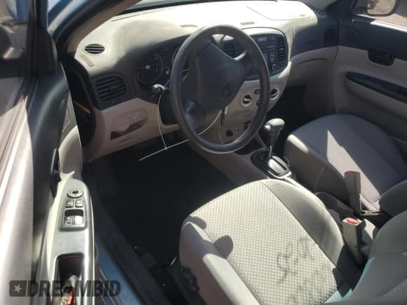 ✅ 2010 Hyundai Accent GS • VIN: KMHCM3AC4AU174333 • Лот: 54440125. Опубликован ранее на Copart с пробегом 63 312 миль. Бесплатный доступ к архиву аукционных продаж из США и подробный отчёт об истории автомобиля на DreamBid. Изображение 8.