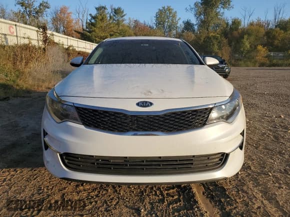 ✅ 2017 Kia Optima LX • VIN: 5XXGT4L3XHG122720 • Lot: 82432695. Wystawiony na Copart z przebiegiem 141 142 mil. Bezpłatny archiwum sprzedaży aukcyjnych z USA i szczegółowy raport historii pojazdu na DreamBid. Zdjęcie 5.